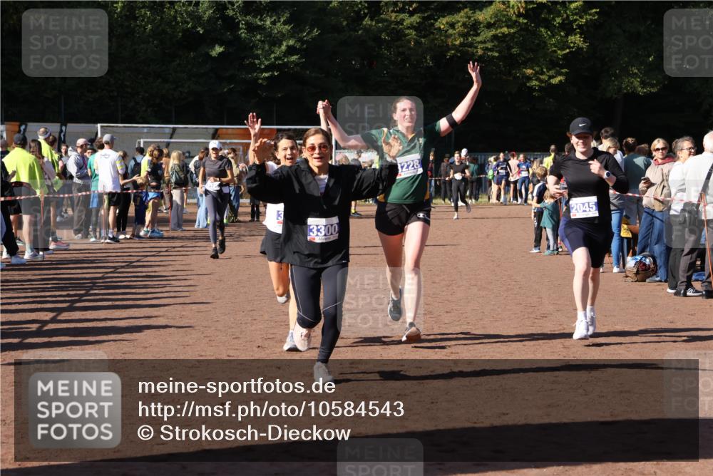 27.09.2026 - 35. Volkslauf durch das schöne Alstertal Strokosch-Dieckow http://msf.ph/oto/10584543 27.09.2026 11:35:54 Ziel 2045, 3087, 3101, 3138, 3228, 3300 meine-sportfotos.de
