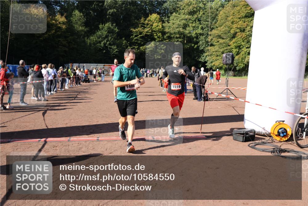 27.09.2026 - 35. Volkslauf durch das schöne Alstertal Strokosch-Dieckow http://msf.ph/oto/10584550 27.09.2026 11:51:32 Ziel 1486, 1499, 1500, 1507, 1519 meine-sportfotos.de