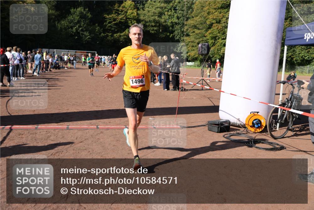 27.09.2026 - 35. Volkslauf durch das schöne Alstertal Strokosch-Dieckow http://msf.ph/oto/10584571 27.09.2026 11:51:26 Ziel 1486, 1492, 1496, 1507, 1519 meine-sportfotos.de