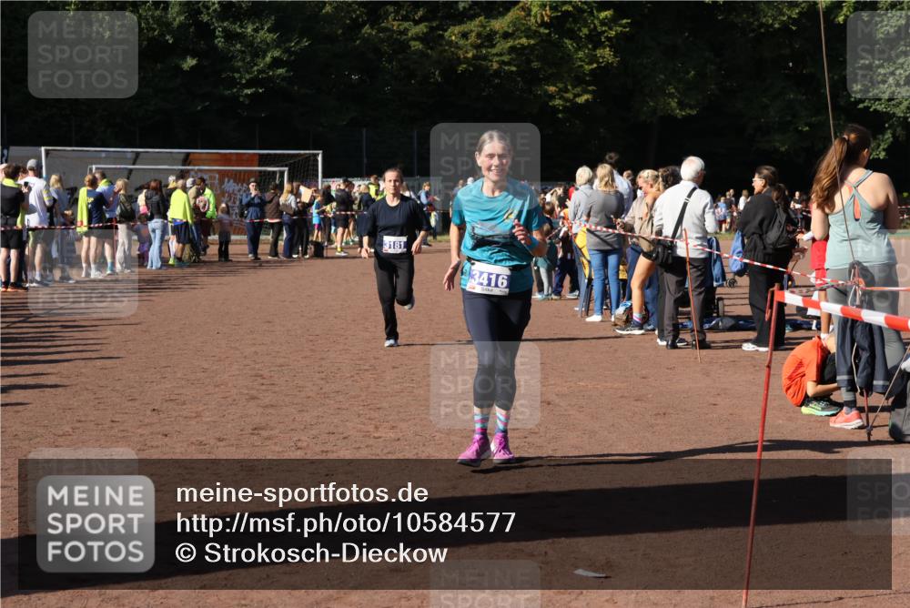 27.09.2026 - 35. Volkslauf durch das schöne Alstertal Strokosch-Dieckow http://msf.ph/oto/10584577 27.09.2026 11:35:39 Ziel 3181, 3416 meine-sportfotos.de