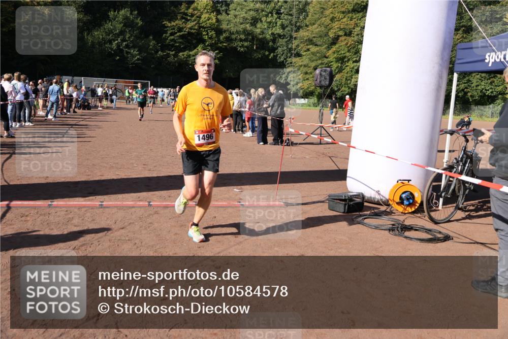 27.09.2026 - 35. Volkslauf durch das schöne Alstertal Strokosch-Dieckow http://msf.ph/oto/10584578 27.09.2026 11:51:26 Ziel 1486, 1492, 1496, 1507, 1519 meine-sportfotos.de