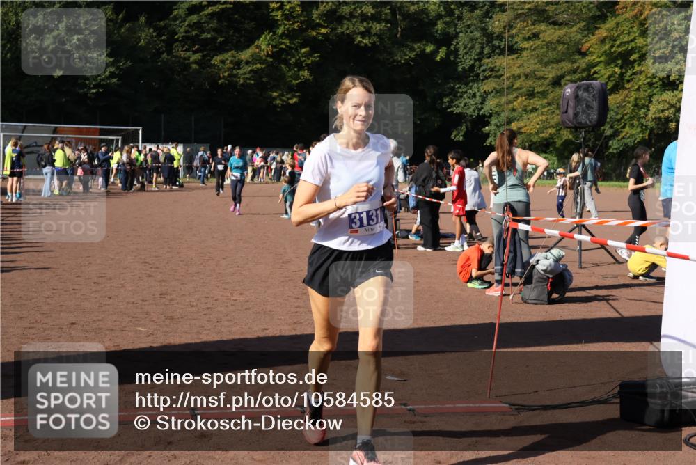 27.09.2026 - 35. Volkslauf durch das schöne Alstertal Strokosch-Dieckow http://msf.ph/oto/10584585 27.09.2026 11:35:32 Ziel 3131, 3303, 3416 meine-sportfotos.de