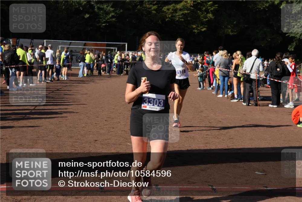 27.09.2026 - 35. Volkslauf durch das schöne Alstertal Strokosch-Dieckow http://msf.ph/oto/10584596 27.09.2026 11:35:30 Ziel 1429, 3131, 3271, 3303 meine-sportfotos.de