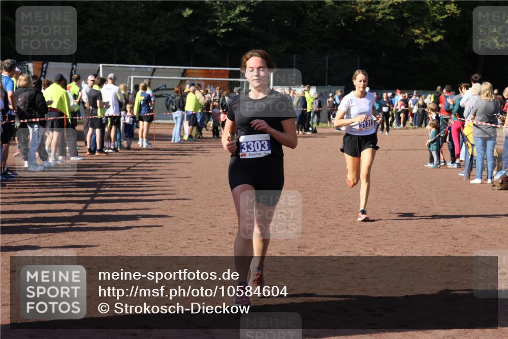 27.09.2026 - 35. Volkslauf durch das schöne Alstertal Strokosch-Dieckow http://msf.ph/oto/10584604 27.09.2026 11:35:29 Ziel 1429, 3131, 3271, 3303 meine-sportfotos.de