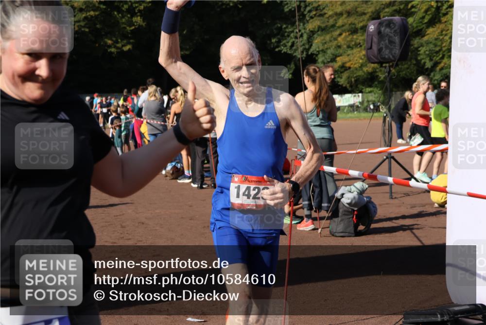 27.09.2026 - 35. Volkslauf durch das schöne Alstertal Strokosch-Dieckow http://msf.ph/oto/10584610 27.09.2026 11:35:28 Ziel 1429, 3131, 3271, 3303 meine-sportfotos.de