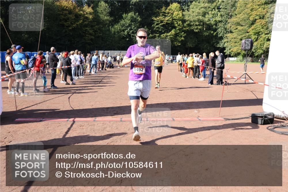 27.09.2026 - 35. Volkslauf durch das schöne Alstertal Strokosch-Dieckow http://msf.ph/oto/10584611 27.09.2026 11:51:24 Ziel 1129, 1486, 1492, 1496, 1519 meine-sportfotos.de