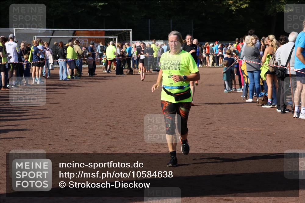27.09.2026 - 35. Volkslauf durch das schöne Alstertal Strokosch-Dieckow http://msf.ph/oto/10584638 27.09.2026 11:35:21 Ziel 1429, 3271, 3349 meine-sportfotos.de