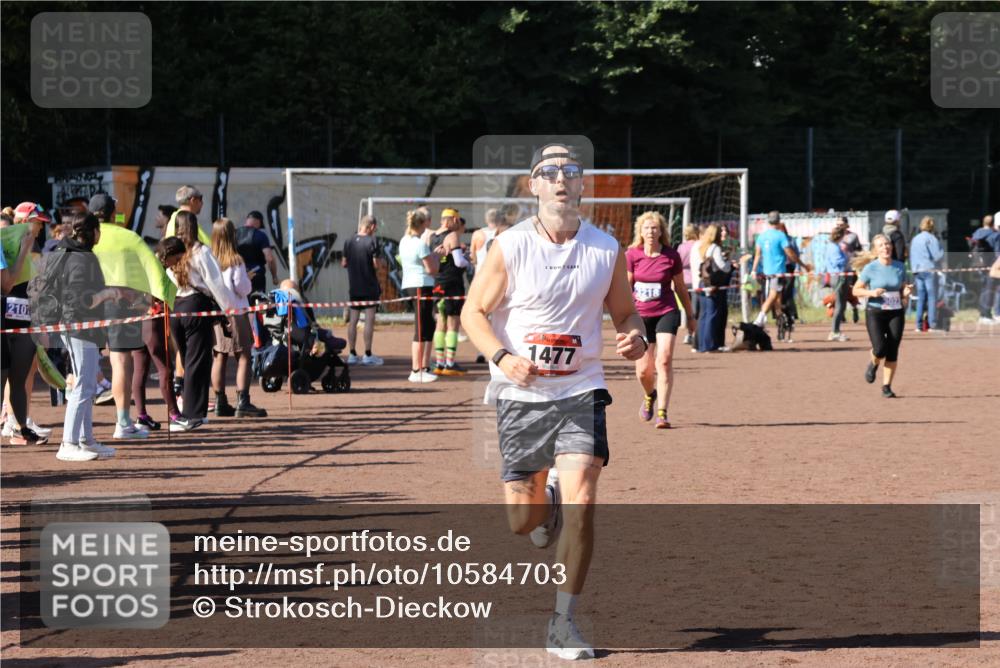 27.09.2026 - 35. Volkslauf durch das schöne Alstertal Strokosch-Dieckow http://msf.ph/oto/10584703 27.09.2026 11:51:09 Ziel 1477 meine-sportfotos.de