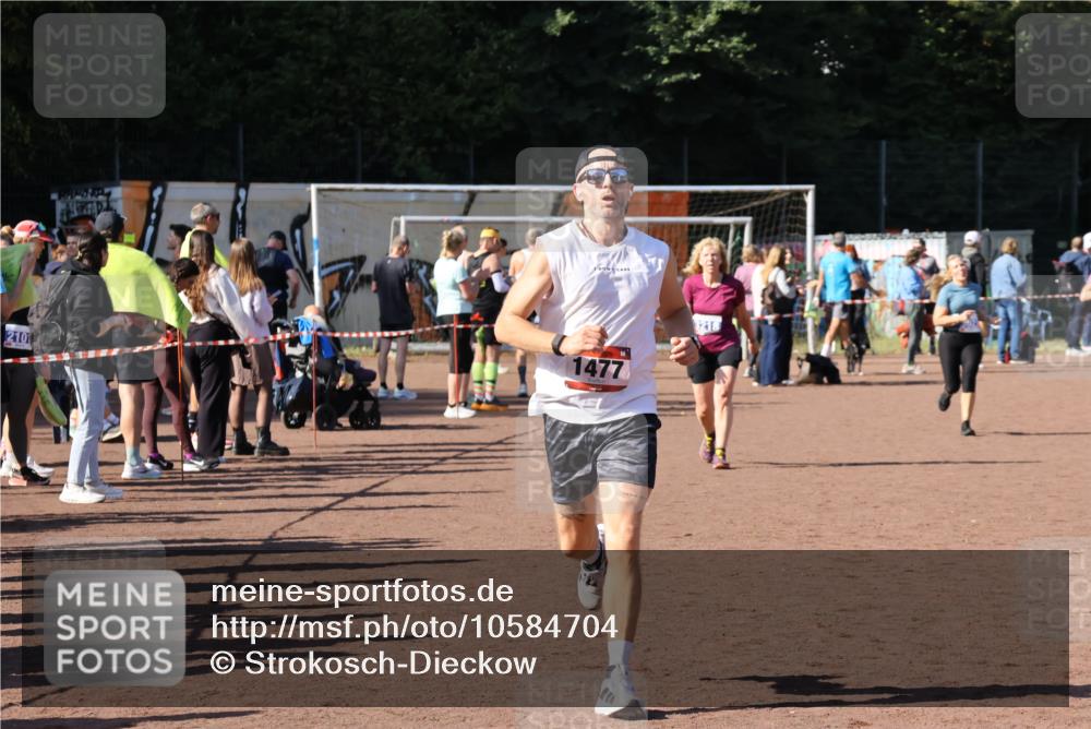 27.09.2026 - 35. Volkslauf durch das schöne Alstertal Strokosch-Dieckow http://msf.ph/oto/10584704 27.09.2026 11:51:09 Ziel 1477 meine-sportfotos.de