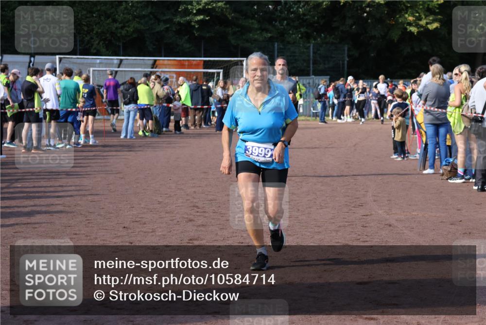 27.09.2026 - 35. Volkslauf durch das schöne Alstertal Strokosch-Dieckow http://msf.ph/oto/10584714 27.09.2026 11:35:00 Ziel 3132, 3244, 3999 meine-sportfotos.de
