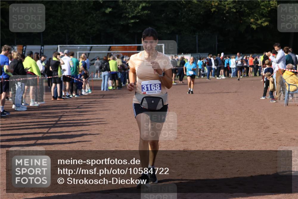 27.09.2026 - 35. Volkslauf durch das schöne Alstertal Strokosch-Dieckow http://msf.ph/oto/10584722 27.09.2026 11:34:50 Ziel 3168, 3279 meine-sportfotos.de