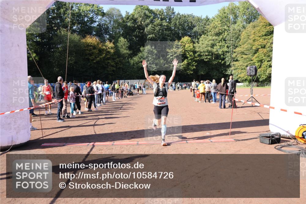 27.09.2026 - 35. Volkslauf durch das schöne Alstertal Strokosch-Dieckow http://msf.ph/oto/10584726 27.09.2026 11:51:01 Ziel 1027, 1514 meine-sportfotos.de