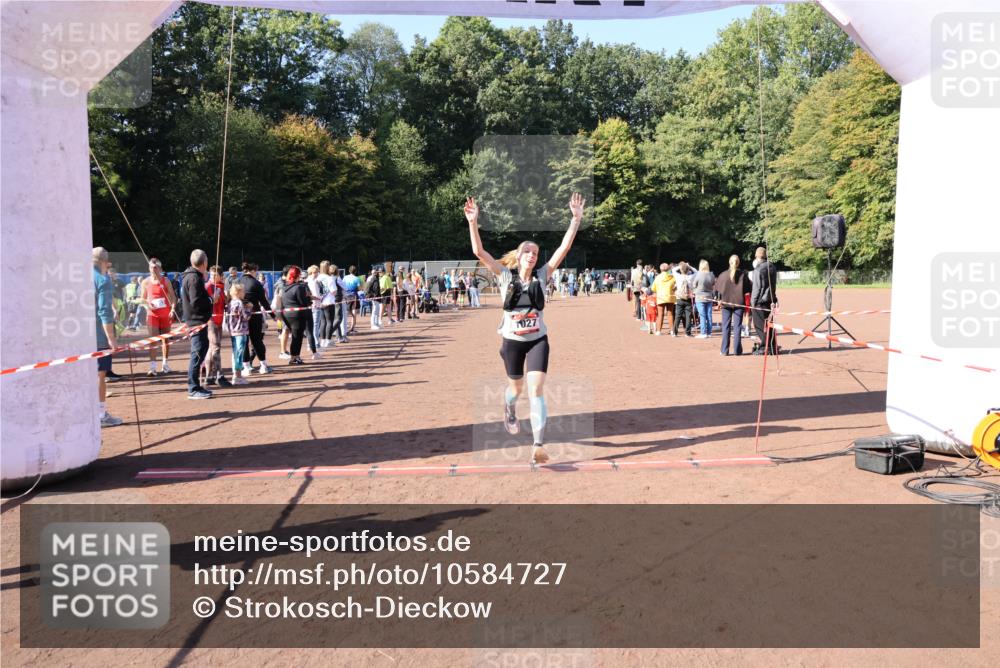 27.09.2026 - 35. Volkslauf durch das schöne Alstertal Strokosch-Dieckow http://msf.ph/oto/10584727 27.09.2026 11:51:01 Ziel 1027, 1514 meine-sportfotos.de