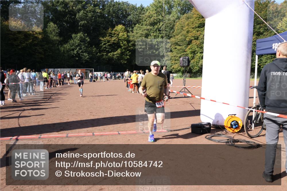 27.09.2026 - 35. Volkslauf durch das schöne Alstertal Strokosch-Dieckow http://msf.ph/oto/10584742 27.09.2026 11:50:58 Ziel 1027, 1514 meine-sportfotos.de