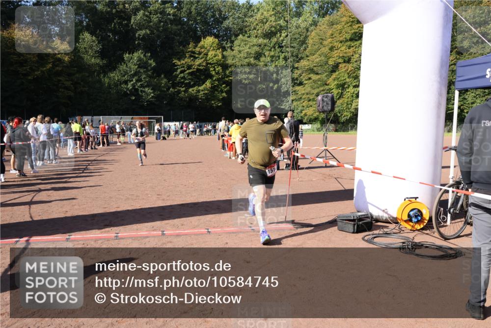 27.09.2026 - 35. Volkslauf durch das schöne Alstertal Strokosch-Dieckow http://msf.ph/oto/10584745 27.09.2026 11:50:58 Ziel 1027, 1514 meine-sportfotos.de