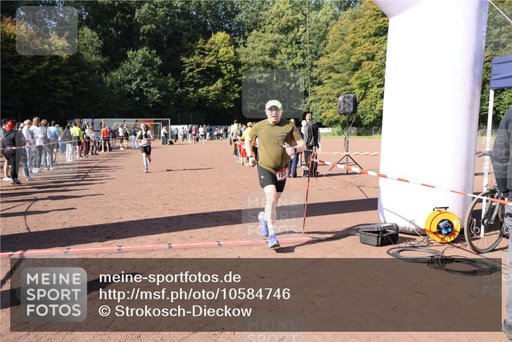 27.09.2026 - 35. Volkslauf durch das schöne Alstertal Strokosch-Dieckow http://msf.ph/oto/10584746 27.09.2026 11:50:58 Ziel 1027, 1514 meine-sportfotos.de
