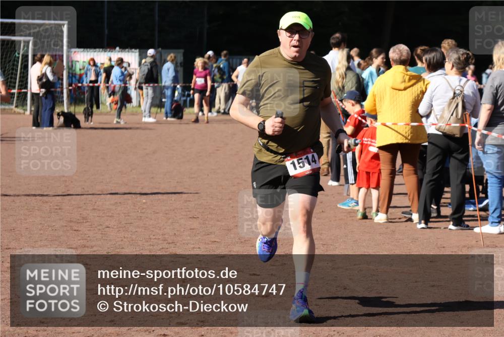 27.09.2026 - 35. Volkslauf durch das schöne Alstertal Strokosch-Dieckow http://msf.ph/oto/10584747 27.09.2026 11:50:56 Ziel 1027, 1514 meine-sportfotos.de