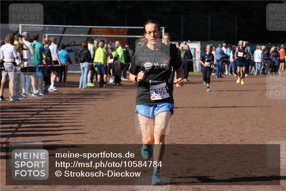 27.09.2026 - 35. Volkslauf durch das schöne Alstertal Strokosch-Dieckow http://msf.ph/oto/10584784 27.09.2026 11:34:28 Ziel 3359, 3429 meine-sportfotos.de