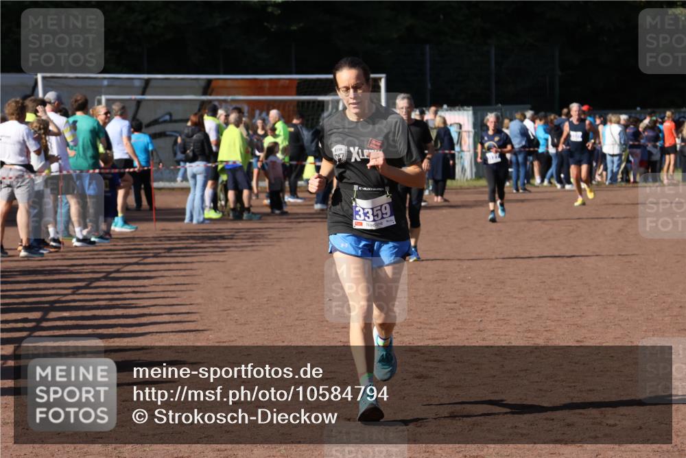 27.09.2026 - 35. Volkslauf durch das schöne Alstertal Strokosch-Dieckow http://msf.ph/oto/10584794 27.09.2026 11:34:27 Ziel 3359, 3429 meine-sportfotos.de