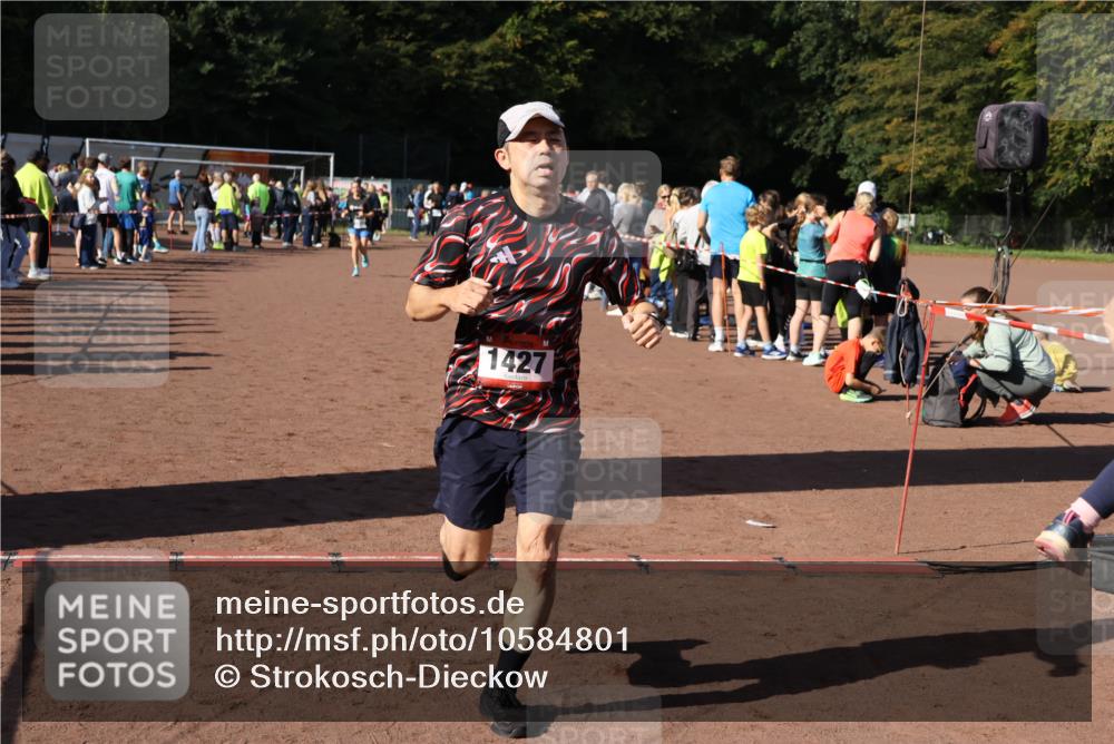 27.09.2026 - 35. Volkslauf durch das schöne Alstertal Strokosch-Dieckow http://msf.ph/oto/10584801 27.09.2026 11:34:20 Ziel 1427 meine-sportfotos.de