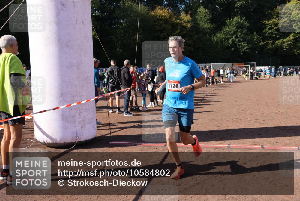 27.09.2026 - 35. Volkslauf durch das schöne Alstertal Strokosch-Dieckow http://msf.ph/oto/10584802 27.09.2026 11:50:33 Ziel 1468, 1726 meine-sportfotos.de