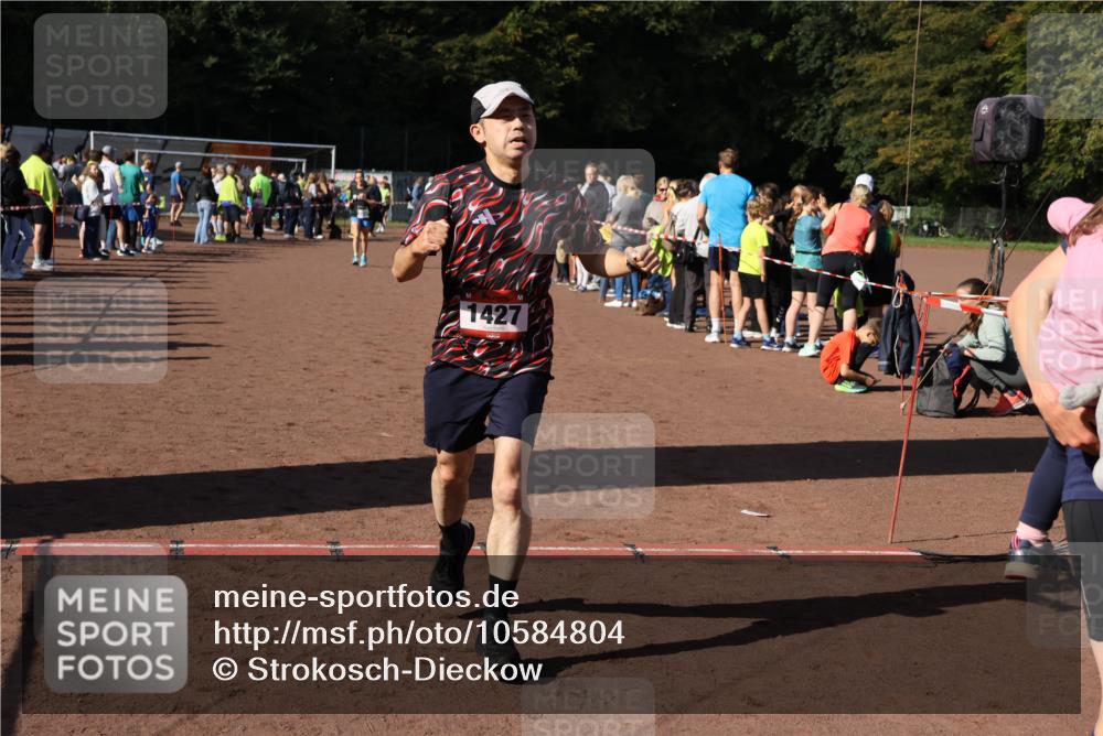 27.09.2026 - 35. Volkslauf durch das schöne Alstertal Strokosch-Dieckow http://msf.ph/oto/10584804 27.09.2026 11:34:20 Ziel 1427 meine-sportfotos.de