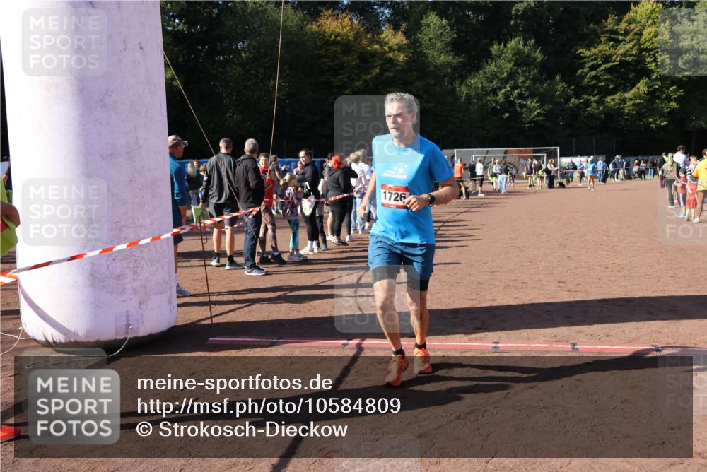 27.09.2026 - 35. Volkslauf durch das schöne Alstertal Strokosch-Dieckow http://msf.ph/oto/10584809 27.09.2026 11:50:33 Ziel 1468, 1726 meine-sportfotos.de