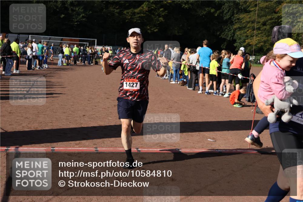 27.09.2026 - 35. Volkslauf durch das schöne Alstertal Strokosch-Dieckow http://msf.ph/oto/10584810 27.09.2026 11:34:20 Ziel 1427 meine-sportfotos.de