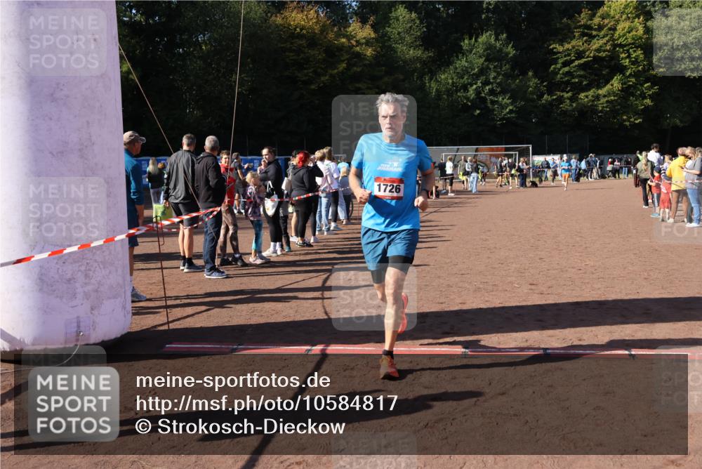 27.09.2026 - 35. Volkslauf durch das schöne Alstertal Strokosch-Dieckow http://msf.ph/oto/10584817 27.09.2026 11:50:33 Ziel 1468, 1726 meine-sportfotos.de