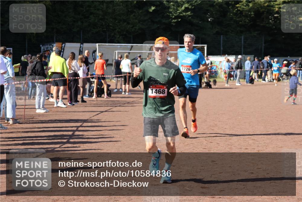 27.09.2026 - 35. Volkslauf durch das schöne Alstertal Strokosch-Dieckow http://msf.ph/oto/10584836 27.09.2026 11:50:29 Ziel 1468, 1726 meine-sportfotos.de