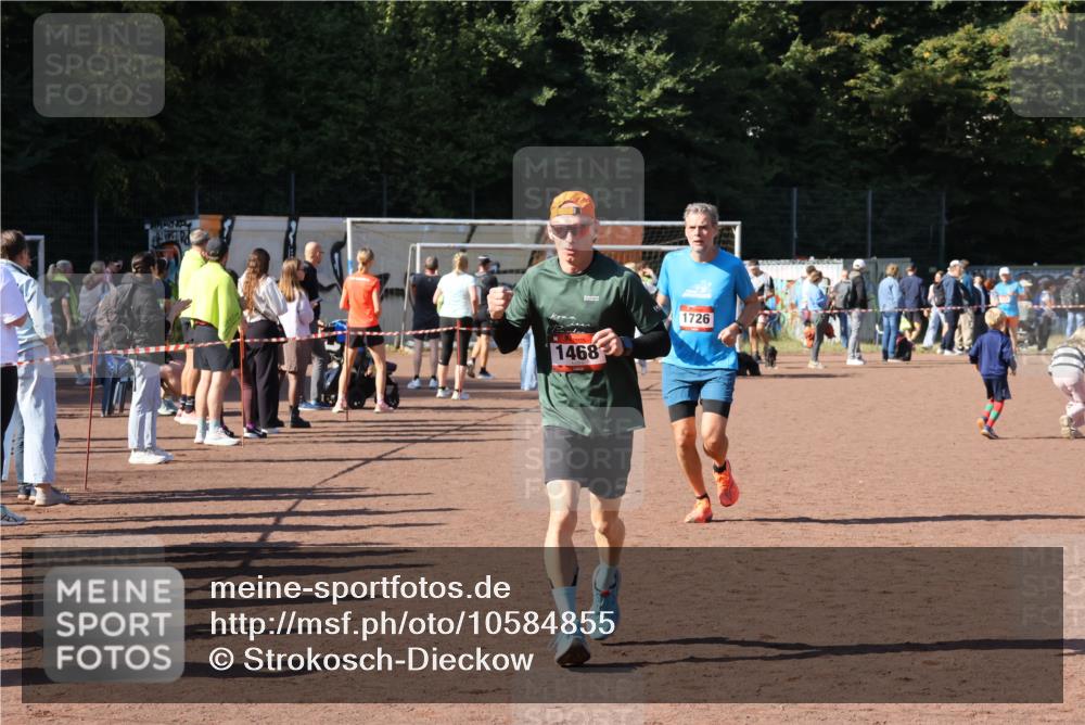 27.09.2026 - 35. Volkslauf durch das schöne Alstertal Strokosch-Dieckow http://msf.ph/oto/10584855 27.09.2026 11:50:29 Ziel 1468, 1726 meine-sportfotos.de