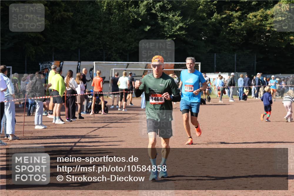 27.09.2026 - 35. Volkslauf durch das schöne Alstertal Strokosch-Dieckow http://msf.ph/oto/10584858 27.09.2026 11:50:29 Ziel 1468, 1726 meine-sportfotos.de