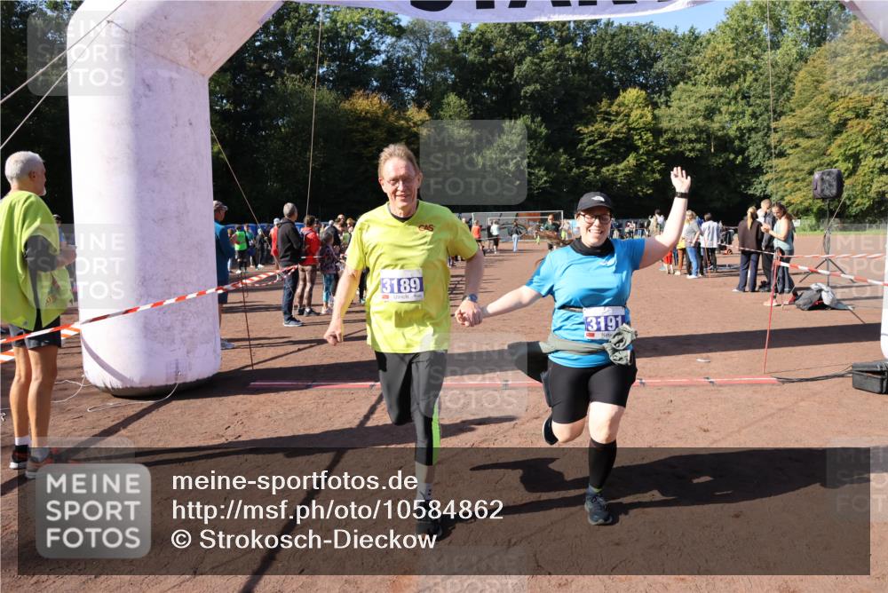 27.09.2026 - 35. Volkslauf durch das schöne Alstertal Strokosch-Dieckow http://msf.ph/oto/10584862 27.09.2026 11:50:24 Ziel 1468, 1726, 3189, 3191 meine-sportfotos.de