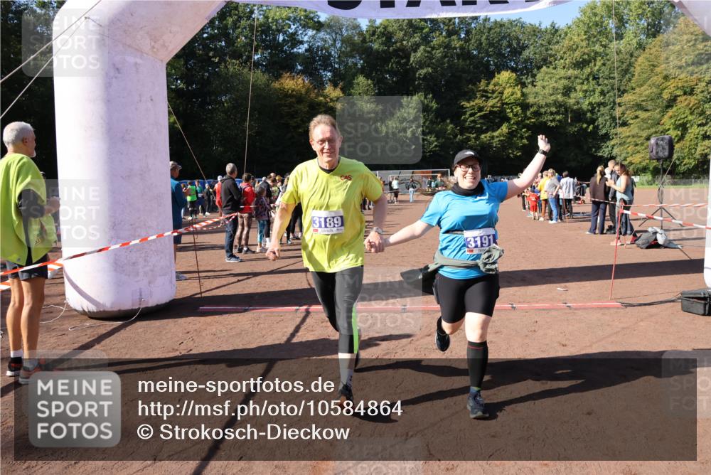 27.09.2026 - 35. Volkslauf durch das schöne Alstertal Strokosch-Dieckow http://msf.ph/oto/10584864 27.09.2026 11:50:24 Ziel 1468, 1726, 3189, 3191 meine-sportfotos.de