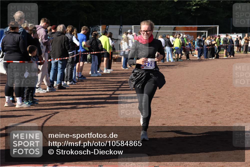 27.09.2026 - 35. Volkslauf durch das schöne Alstertal Strokosch-Dieckow http://msf.ph/oto/10584865 27.09.2026 11:33:51 Ziel 3178 meine-sportfotos.de