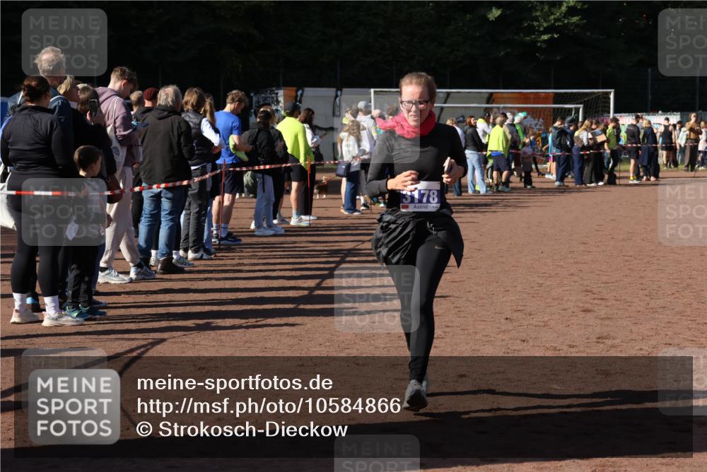 27.09.2026 - 35. Volkslauf durch das schöne Alstertal Strokosch-Dieckow http://msf.ph/oto/10584866 27.09.2026 11:33:51 Ziel 3178 meine-sportfotos.de