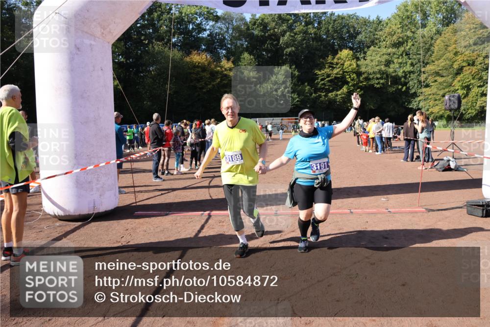 27.09.2026 - 35. Volkslauf durch das schöne Alstertal Strokosch-Dieckow http://msf.ph/oto/10584872 27.09.2026 11:50:24 Ziel 1468, 1726, 3189, 3191 meine-sportfotos.de