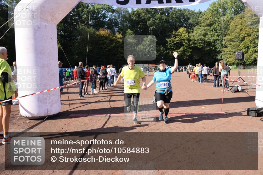27.09.2026 - 35. Volkslauf durch das schöne Alstertal Strokosch-Dieckow http://msf.ph/oto/10584883 27.09.2026 11:50:24 Ziel 1468, 1726, 3189, 3191 meine-sportfotos.de