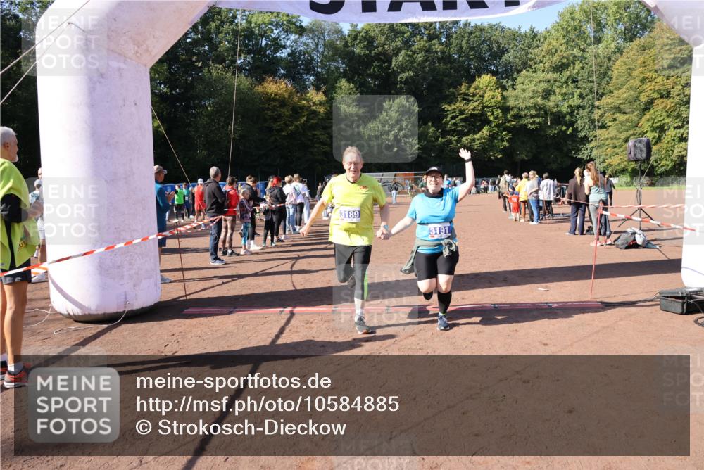 27.09.2026 - 35. Volkslauf durch das schöne Alstertal Strokosch-Dieckow http://msf.ph/oto/10584885 27.09.2026 11:50:24 Ziel 1468, 1726, 3189, 3191 meine-sportfotos.de