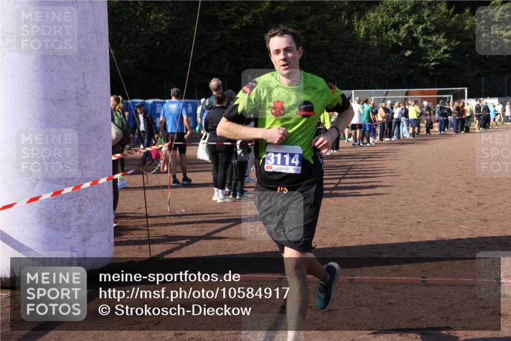 27.09.2026 - 35. Volkslauf durch das schöne Alstertal Strokosch-Dieckow http://msf.ph/oto/10584917 27.09.2026 11:33:25 Ziel 3114, 3226 meine-sportfotos.de