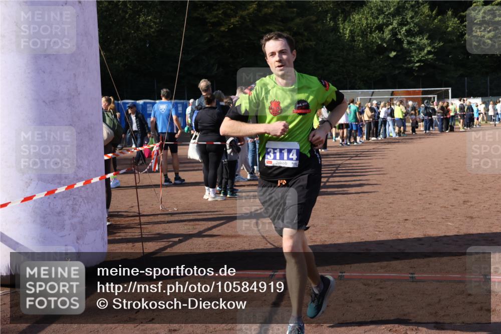 27.09.2026 - 35. Volkslauf durch das schöne Alstertal Strokosch-Dieckow http://msf.ph/oto/10584919 27.09.2026 11:33:25 Ziel 3114, 3226 meine-sportfotos.de