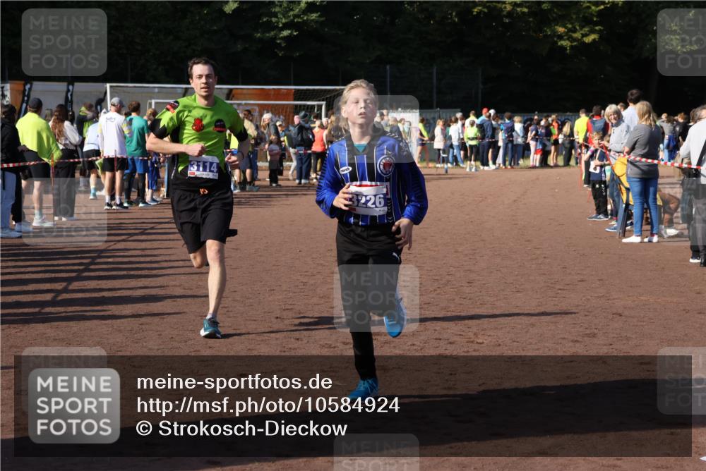 27.09.2026 - 35. Volkslauf durch das schöne Alstertal Strokosch-Dieckow http://msf.ph/oto/10584924 27.09.2026 11:33:22 Ziel 3114, 3226 meine-sportfotos.de