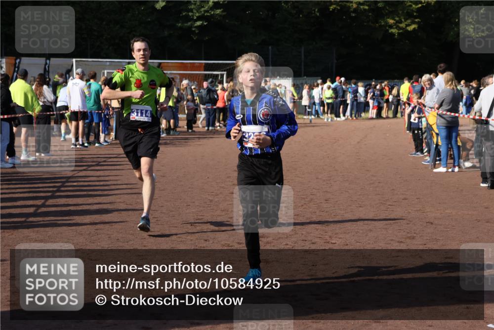 27.09.2026 - 35. Volkslauf durch das schöne Alstertal Strokosch-Dieckow http://msf.ph/oto/10584925 27.09.2026 11:33:22 Ziel 3114, 3226 meine-sportfotos.de