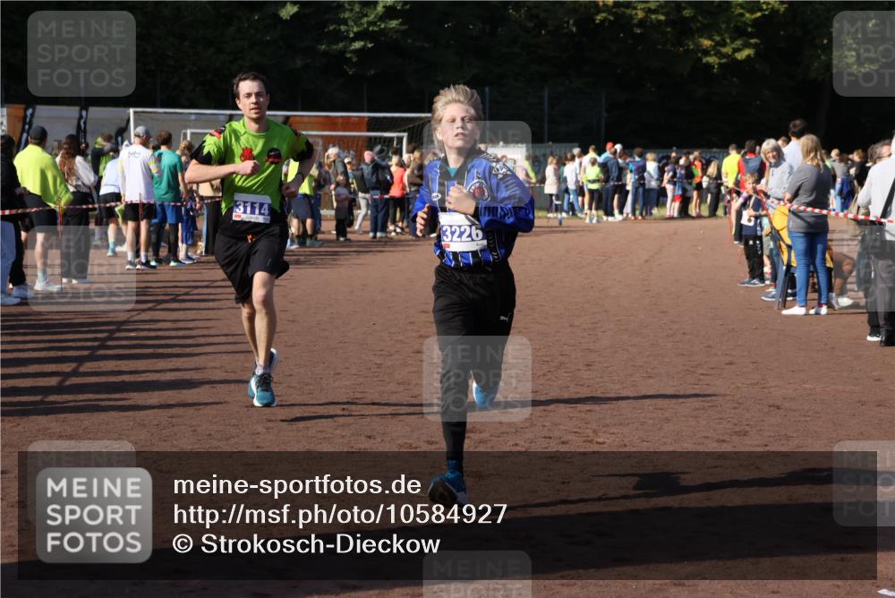 27.09.2026 - 35. Volkslauf durch das schöne Alstertal Strokosch-Dieckow http://msf.ph/oto/10584927 27.09.2026 11:33:22 Ziel 3114, 3226 meine-sportfotos.de