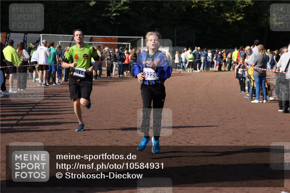 27.09.2026 - 35. Volkslauf durch das schöne Alstertal Strokosch-Dieckow http://msf.ph/oto/10584931 27.09.2026 11:33:22 Ziel 3114, 3226 meine-sportfotos.de