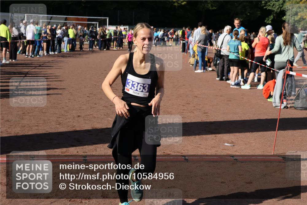 27.09.2026 - 35. Volkslauf durch das schöne Alstertal Strokosch-Dieckow http://msf.ph/oto/10584956 27.09.2026 11:33:05 Ziel 1426, 3363 meine-sportfotos.de