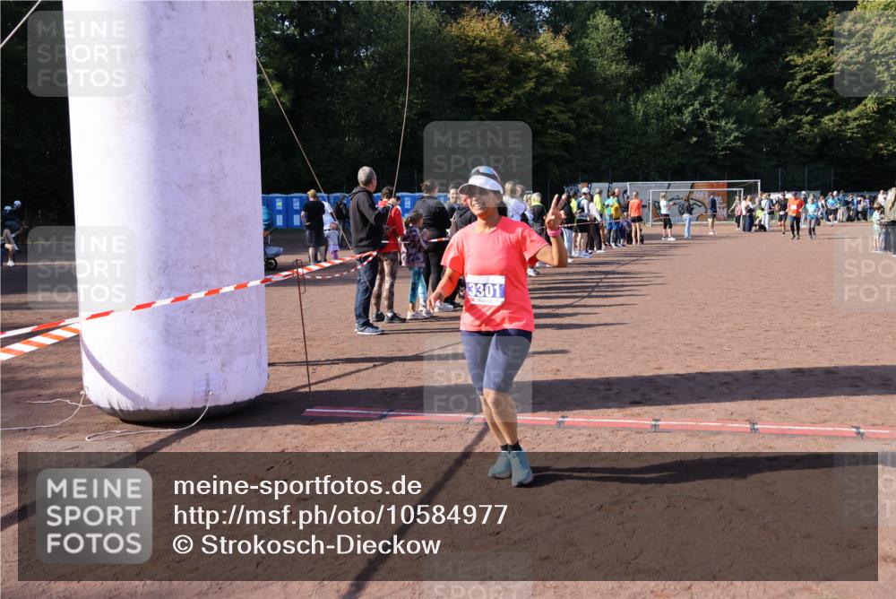 27.09.2026 - 35. Volkslauf durch das schöne Alstertal Strokosch-Dieckow http://msf.ph/oto/10584977 27.09.2026 11:48:47 Ziel 1483, 3301 meine-sportfotos.de