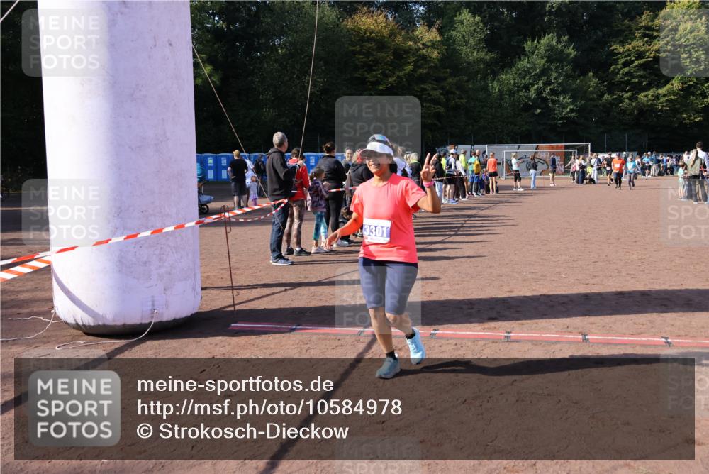 27.09.2026 - 35. Volkslauf durch das schöne Alstertal Strokosch-Dieckow http://msf.ph/oto/10584978 27.09.2026 11:48:47 Ziel 1483, 3301 meine-sportfotos.de