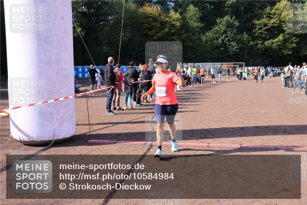 27.09.2026 - 35. Volkslauf durch das schöne Alstertal Strokosch-Dieckow http://msf.ph/oto/10584984 27.09.2026 11:48:47 Ziel 1483, 3301 meine-sportfotos.de