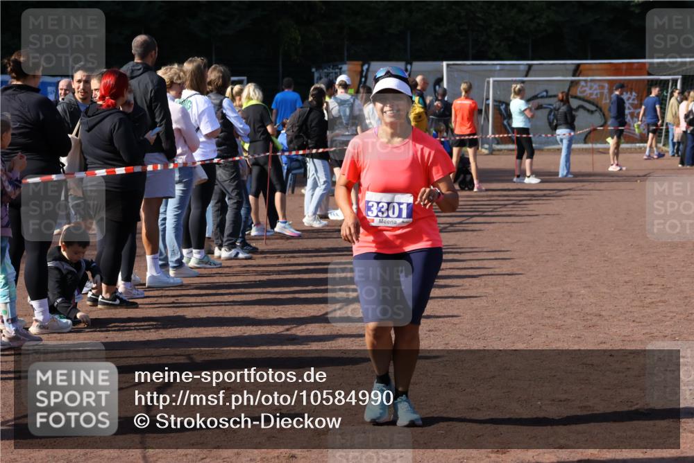 27.09.2026 - 35. Volkslauf durch das schöne Alstertal Strokosch-Dieckow http://msf.ph/oto/10584990 27.09.2026 11:48:45 Ziel 1483, 3301 meine-sportfotos.de